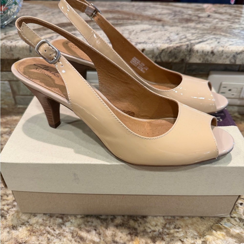 Clarks Nude Ecru Slingback Heels New!